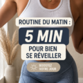 Une femme souriante prenant un moment pour méditer au réveil, symbolisant une routine matinale apaisante.