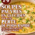 Assiette de soupe low carb garnie de légumes colorés et d'herbes fraîches