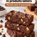 Barres protéinées au chocolat sur une table, prêtes à être dégustées
