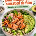 Bol saumon avocat appétissant, idéal pour un repas sain et rassasiant